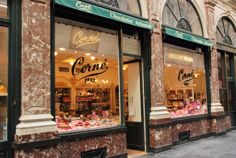 vente-CARQUEIRANNE-min_chocolate_chocolaterie_shop_luxury_chic_gallery_brussels_belgium-558146